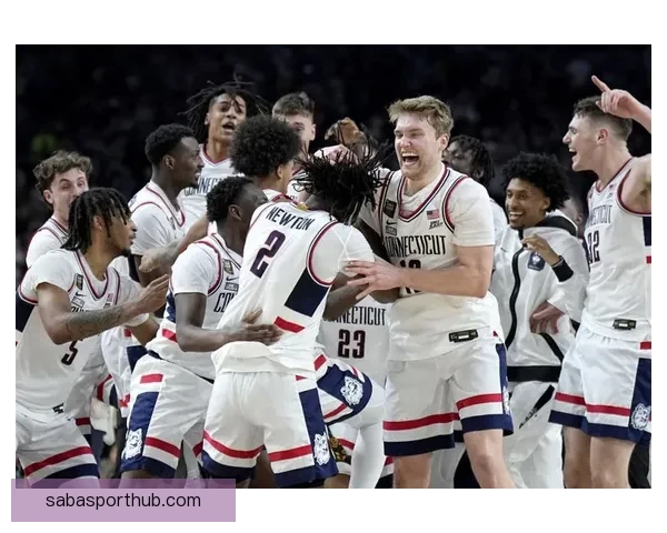 康涅狄格力克伊利诺伊晋级NCAA决赛里德双双马林斯十五分续写王朝辉煌